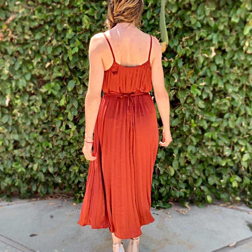 Sleeveless Satin Pleated Midi Dress with Waist Tie - Picture 5 of 5